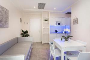 Kuchyňa alebo kuchynka v ubytovaní White Suite & Apartments