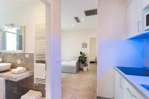 Kúpeľňa v ubytovaní White Suite & Apartments