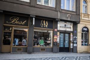 Zdjęcie z galerii obiektu Sunny Central Apartment on Wenceslas Square by easyBNB w Pradze