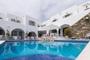 a view of the swimming pool at the hotel at Joseph Studios in Naousa