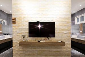 TV a/nebo společenská místnost v ubytování Mi Jing Shih Guang