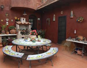 a patio with a table and chairs with a cake on it at Casal d'Upupa in San Cesareo