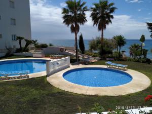 Bazén v ubytovaní Apartamento en urbanización Algaida en primera línea de playa alebo v jeho blízkosti