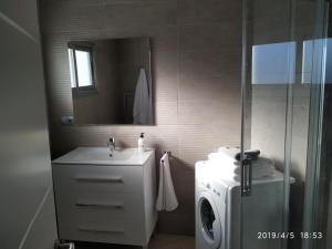 Kúpeľňa v ubytovaní Apartamento en urbanización Algaida en primera línea de playa
