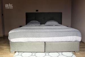 Llit o llits en una habitació de Apartma Sobe Pulec