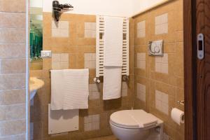 Koupelna v ubytování Murat Guesthouse + 22 fotografií
