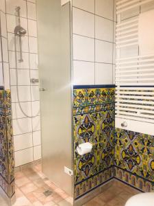 
Ein Badezimmer in der Unterkunft Hotel Spanischer Hof
