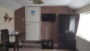 TV a/nebo společenská místnost v ubytování Arman Lodge House