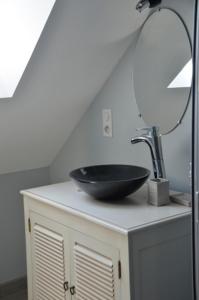 a sink and a mirror on top of a counter at Les Gîtes du Villajou in Lachapelle-Auzac