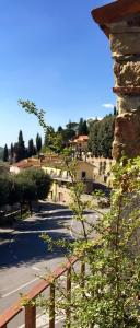 a view of a street with buildings in the distance at Camera e Appartamento Toscana - B&B Palazzo Robicci in Castiglion Fiorentino