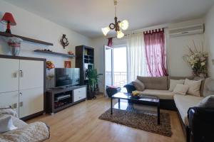TV a/nebo společenská místnost v ubytování APARTMENT LUCA