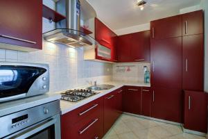 Kuchyň nebo kuchyňský kout v ubytování APARTMENT LUCA