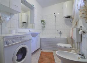 Koupelna v ubytování APARTMENT LUCA