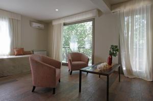 Uma área de estar em Plaza Paradiso Petit Hotel