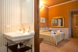 a bathroom with a sink and a bed in a room at Villa D'Arte Agri Resort in Pontassieve