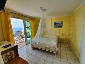 a bedroom with a bed with a mosquito net at Rocas del mar - Casa Remo in Costa Del Silencio