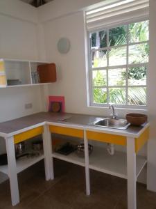 Foto dalla galleria di Mango Garden Cottages a Tanetane