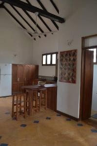 Nhà bếp/bếp nhỏ tại Dragonfly Cottage +11 ảnh