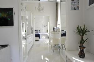Televízia a/alebo spoločenská miestnosť v ubytovaní Apartment Arum-Lily