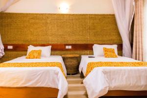 Tempat tidur dalam kamar di Tooro Fairway Hotel