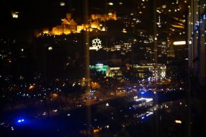 Nespecifikovaný výhled na destinaci Tbilisi nebo výhled na město při pohledu z hotelu