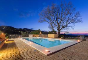 Swimmingpoolen hos eller tæt på Villa Chiara Relax