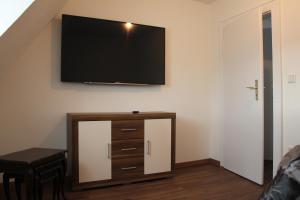 TV a/nebo společenská místnost v ubytování Ferienhaus Storchennest