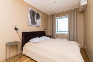 Postel nebo postele na pokoji v ubytování Viru Väljak Lux Apartment
