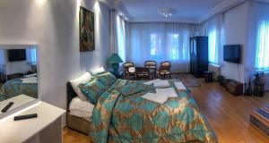 a hotel room with a bed and a table and chairs at Görkemli Hotel in Istanbul