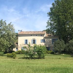 Imagem da galeria de Mas des Cerisiers SPA-SAUNA inclus pour tous les logements em Avignon