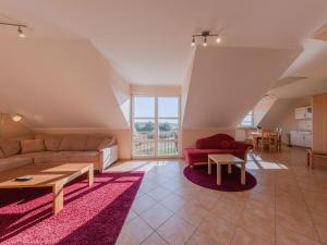 a living room with a couch and a table at Ferienwohnungen "Am Storchennest" in Göhren-Lebbin