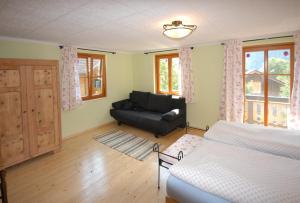 a living room with a bed and a couch at Gasthof Dorfschenke in Stall