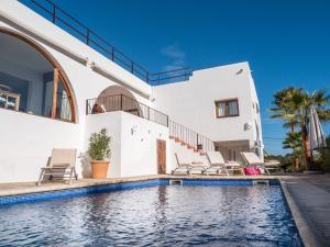 a villa with a swimming pool and a house at Ses Vistes in Nuestra Señora de Jesus