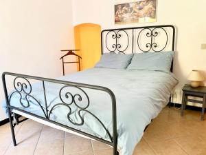 A bed or beds in a room at The Old Mansion