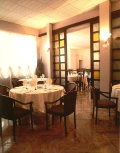 A seating area at Hotel Ariston