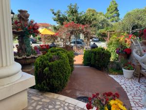a garden with a bunch of flowers and bushes at Entire Second Flr - Santa Monica Luxury Roman Villa in Los Angeles
