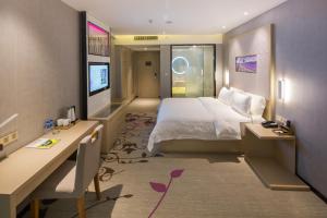Postel nebo postele na pokoji v ubytování Lavande Hotel Nanhai Sports Center Shishan Town