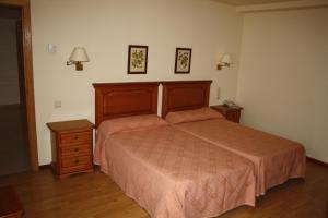 Postel nebo postele na pokoji v ubytování Hotel Mar de Aragón + 27 fotografií