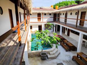 a view of the courtyard of a house with a swimming pool at Gili Pirates in Gili Trawangan