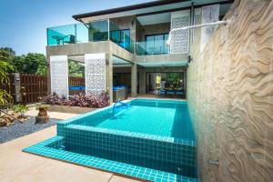 Bazén v ubytování The Pearl Luxury Pool Villas nebo v jeho okolí
