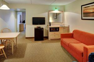 Thompson's Best Value Inn & Suites tesisinde mutfak veya mini mutfak