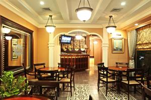 Lounge nebo bar v ubytování Herald Suites