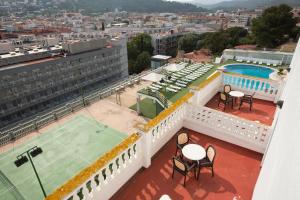 Bazén v ubytování Hotel - Bungalows Don Juan Tossa nebo v jeho okolí