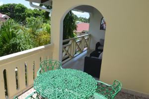 Balkón nebo terasa v ubytování Coco D'or Hotel Seychelles