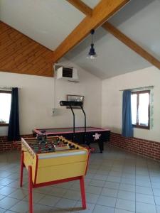 Billiards table sa Camping Pommiers des Trois Pays