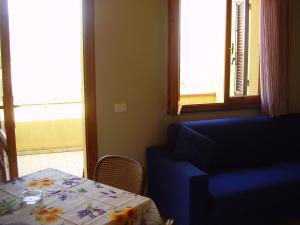 a living room filled with furniture and a window at Appartamenti Easy Time in Rio Marina