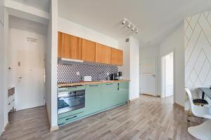 Kuchyňa alebo kuchynka v ubytovaní Apartamenty Sun & Snow Seaside Grzybowo