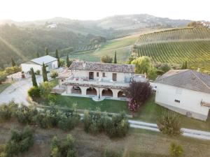 an aerial view of a house in a vineyard at Agriturismo alla Solagna in Colli del Tronto