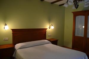 Cama o camas de una habitación en Casas Rurales Las Corradas