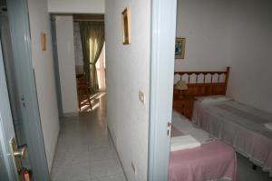 A bed or beds in a room at Apartamentos San Sebastián